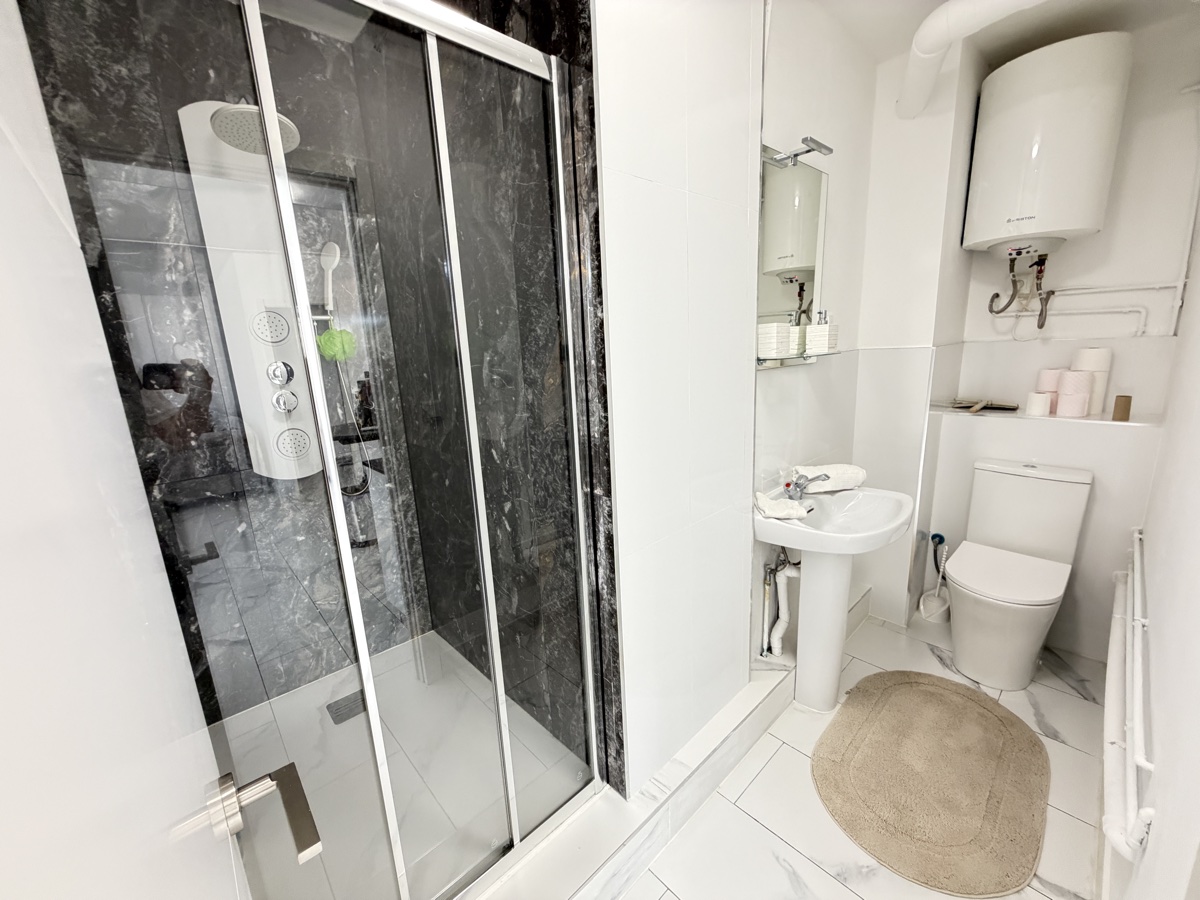 For sale - 5 Bedroom 3 Bathroom Villa in Villamartin - , Villamartin, Alicante, Spain - Alicante