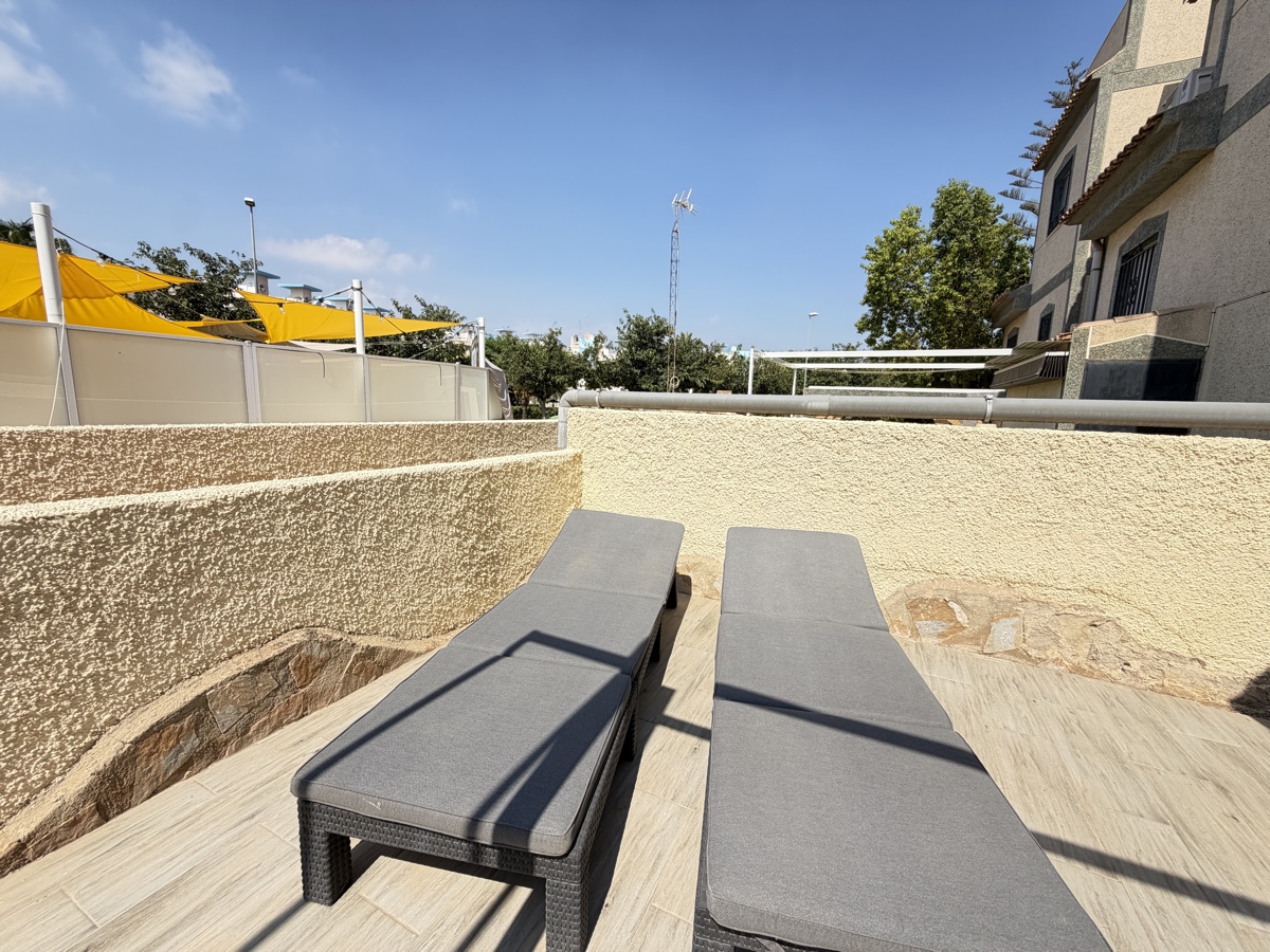 For sale - 5 Bedroom 3 Bathroom Villa in Villamartin - , Villamartin, Alicante, Spain - Alicante