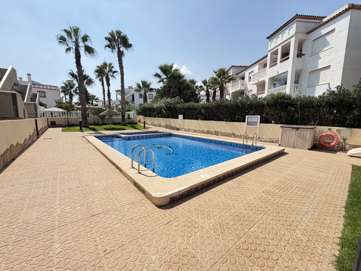 For sale - 5 Bedroom 3 Bathroom Villa in Villamartin - , Villamartin, Alicante, Spain - Alicante