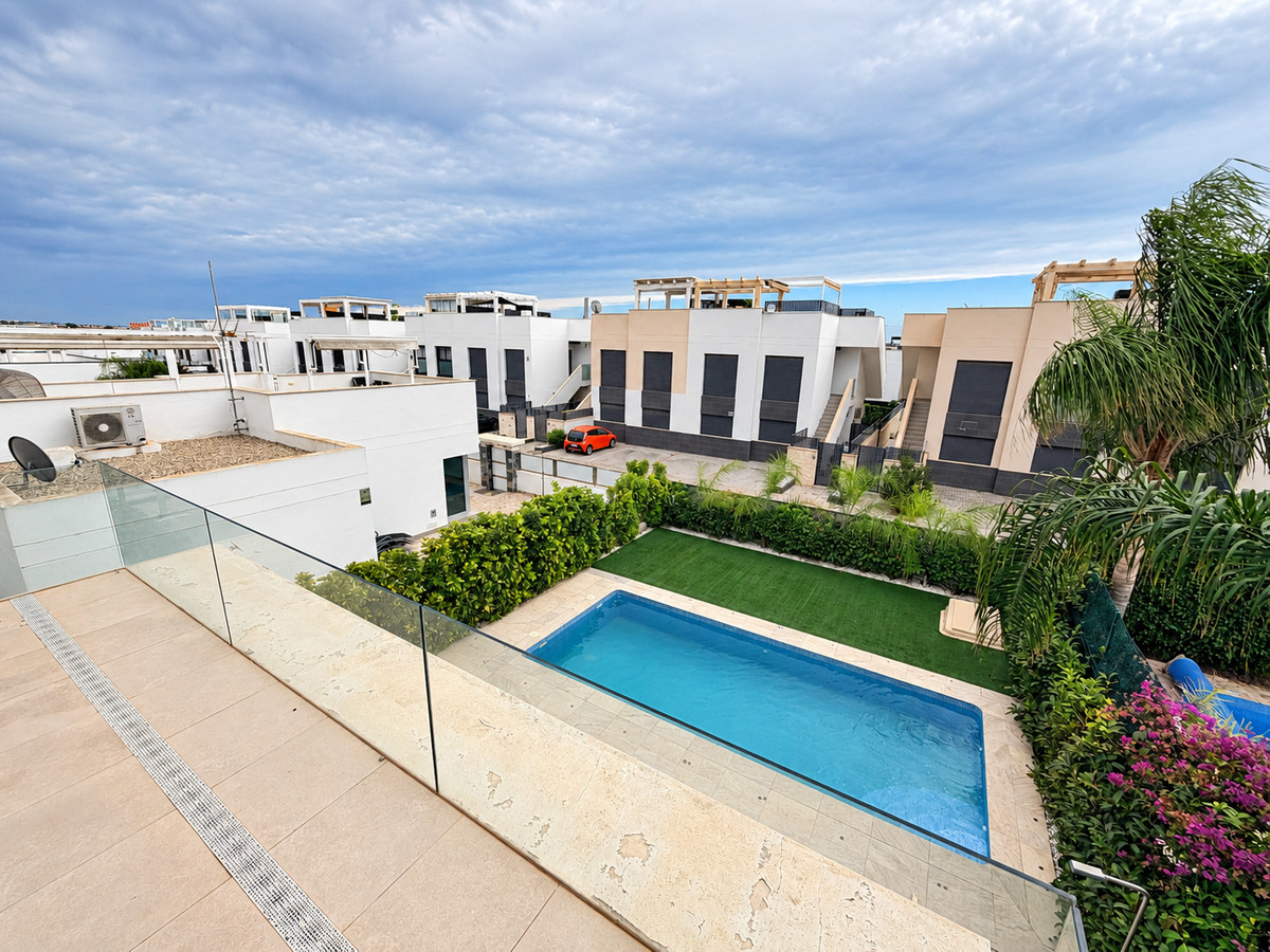 For sale - 3 Bedroom 3 Bathroom House - Detached Villa in Rojales - Ciudad Quesada  - Alicante