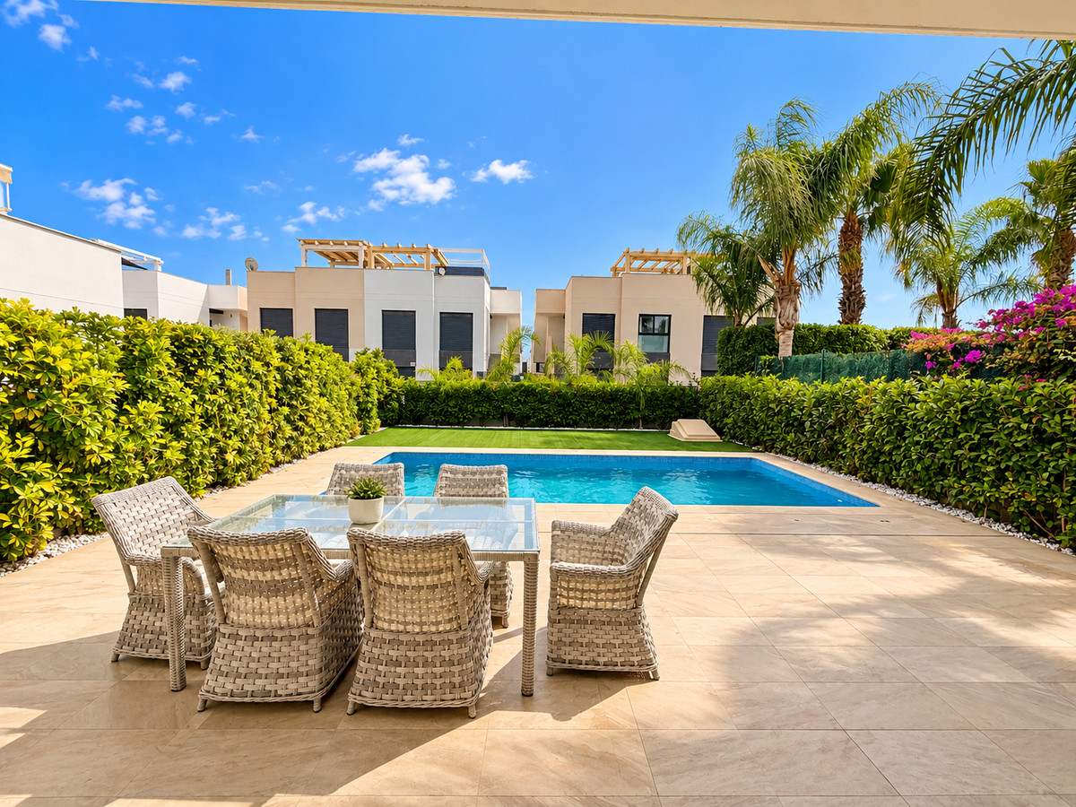 For sale - 3 Bedroom 3 Bathroom House - Detached Villa in Rojales - Ciudad Quesada  - Alicante