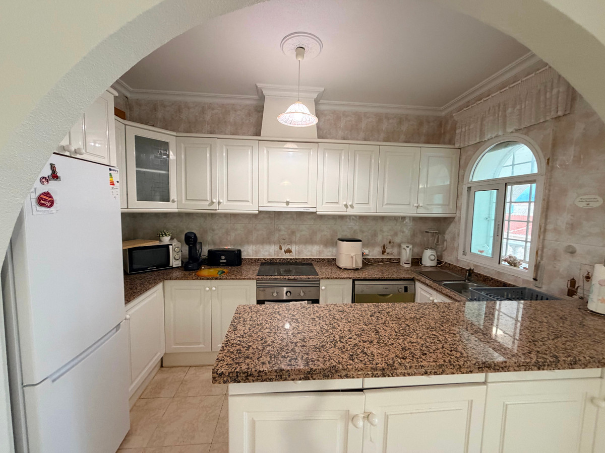 For sale - 5 Bedroom 3 Bathroom House - Detached Villa in Rojales - Ciudad Quesada  - Alicante