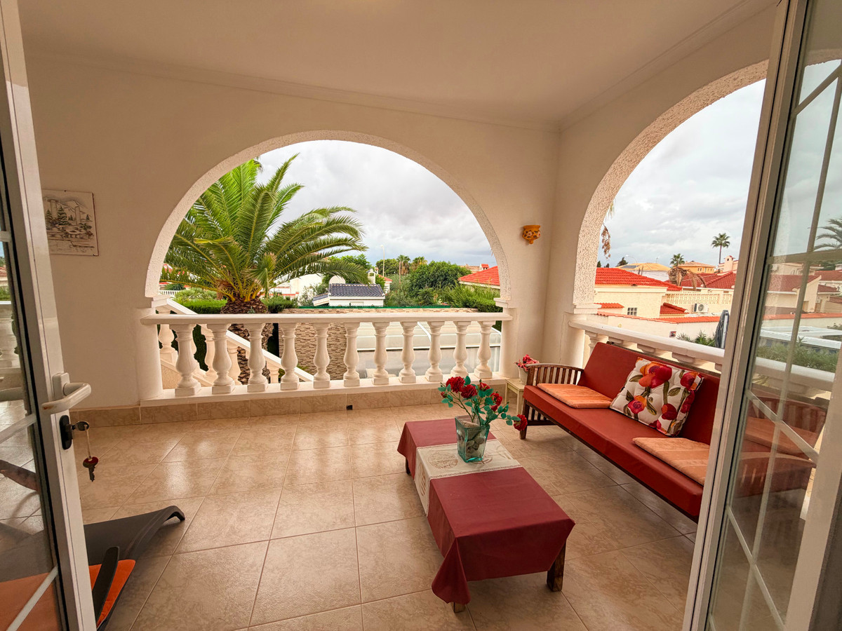 For sale - 5 Bedroom 3 Bathroom House - Detached Villa in Rojales - Ciudad Quesada  - Alicante