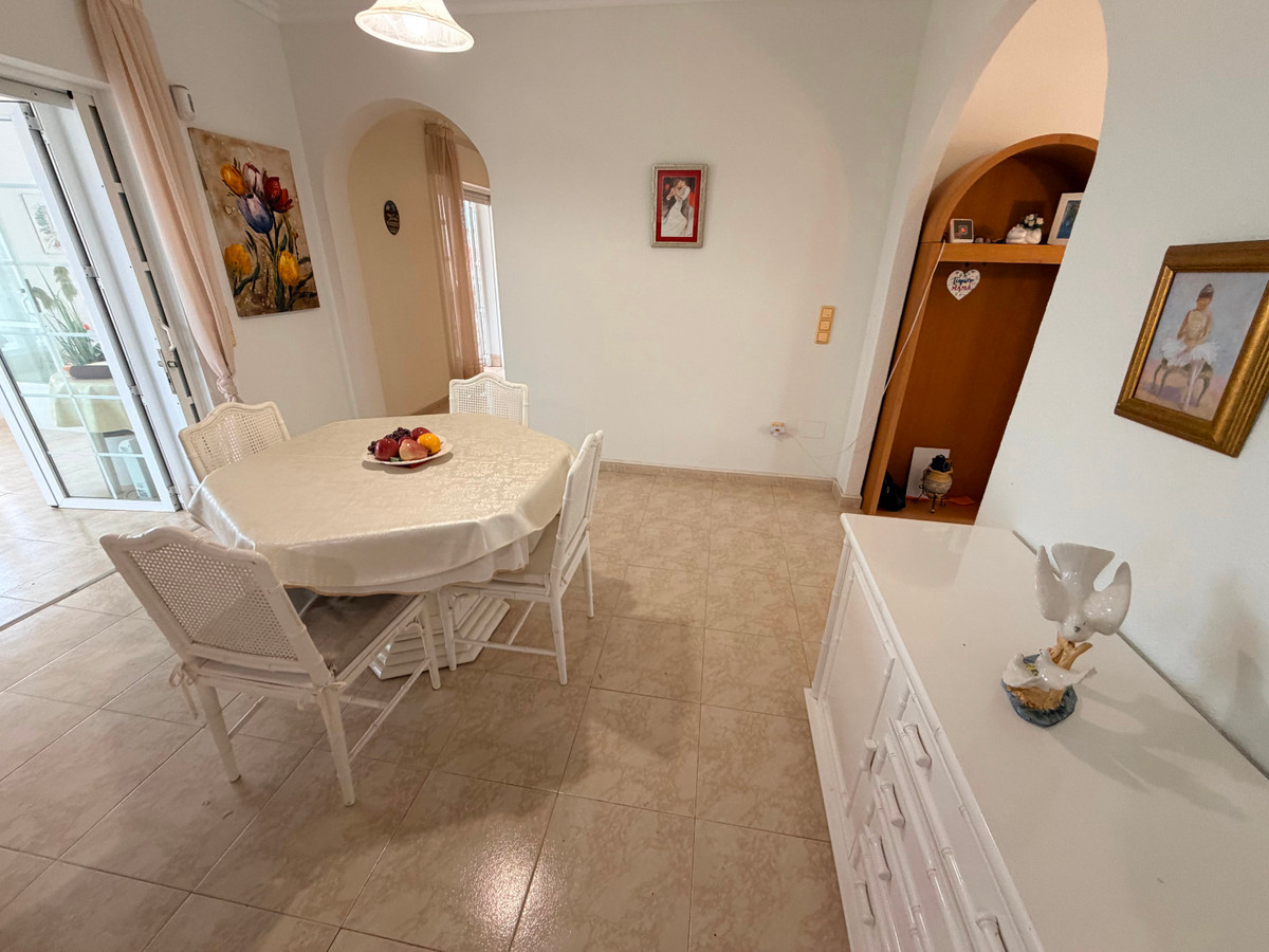 For sale - 5 Bedroom 3 Bathroom House - Detached Villa in Rojales - Ciudad Quesada  - Alicante