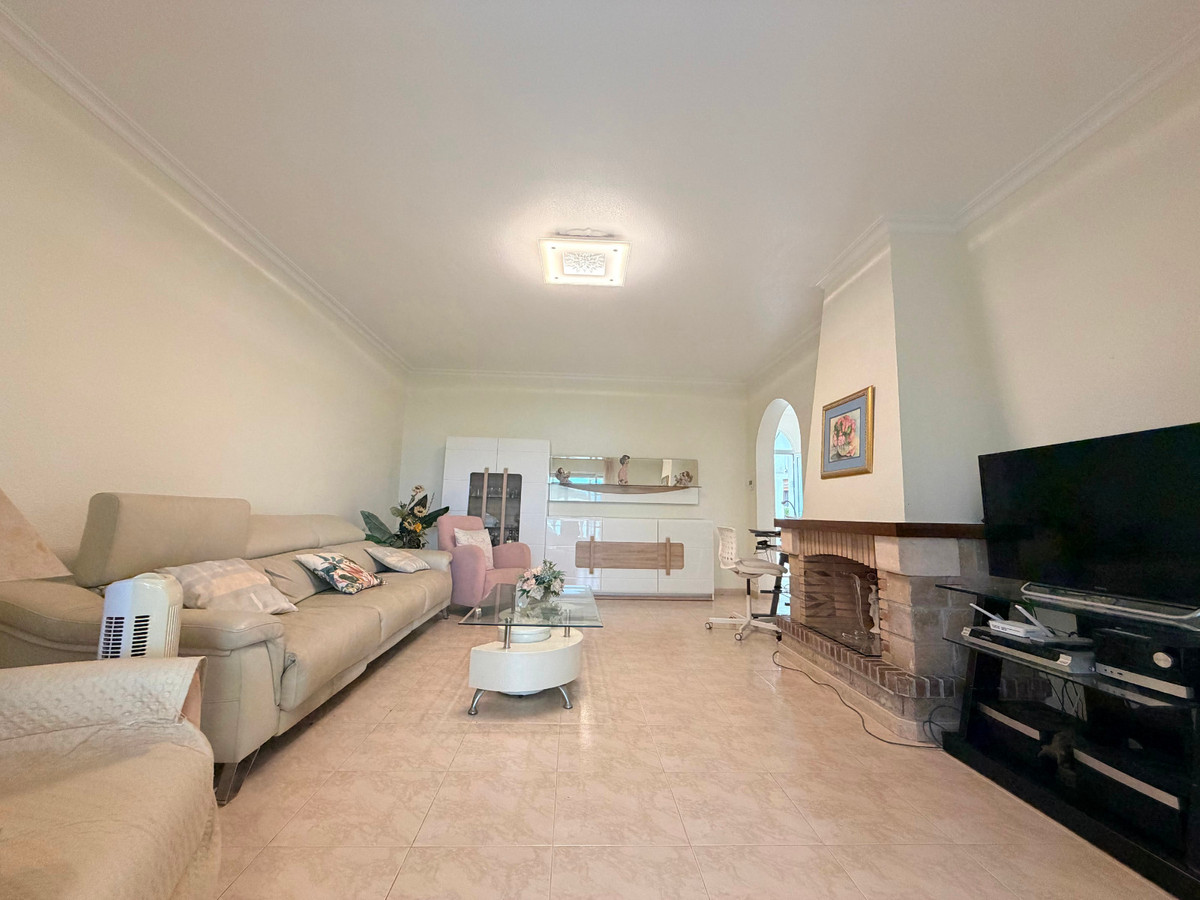 For sale - 5 Bedroom 3 Bathroom House - Detached Villa in Rojales - Ciudad Quesada  - Alicante