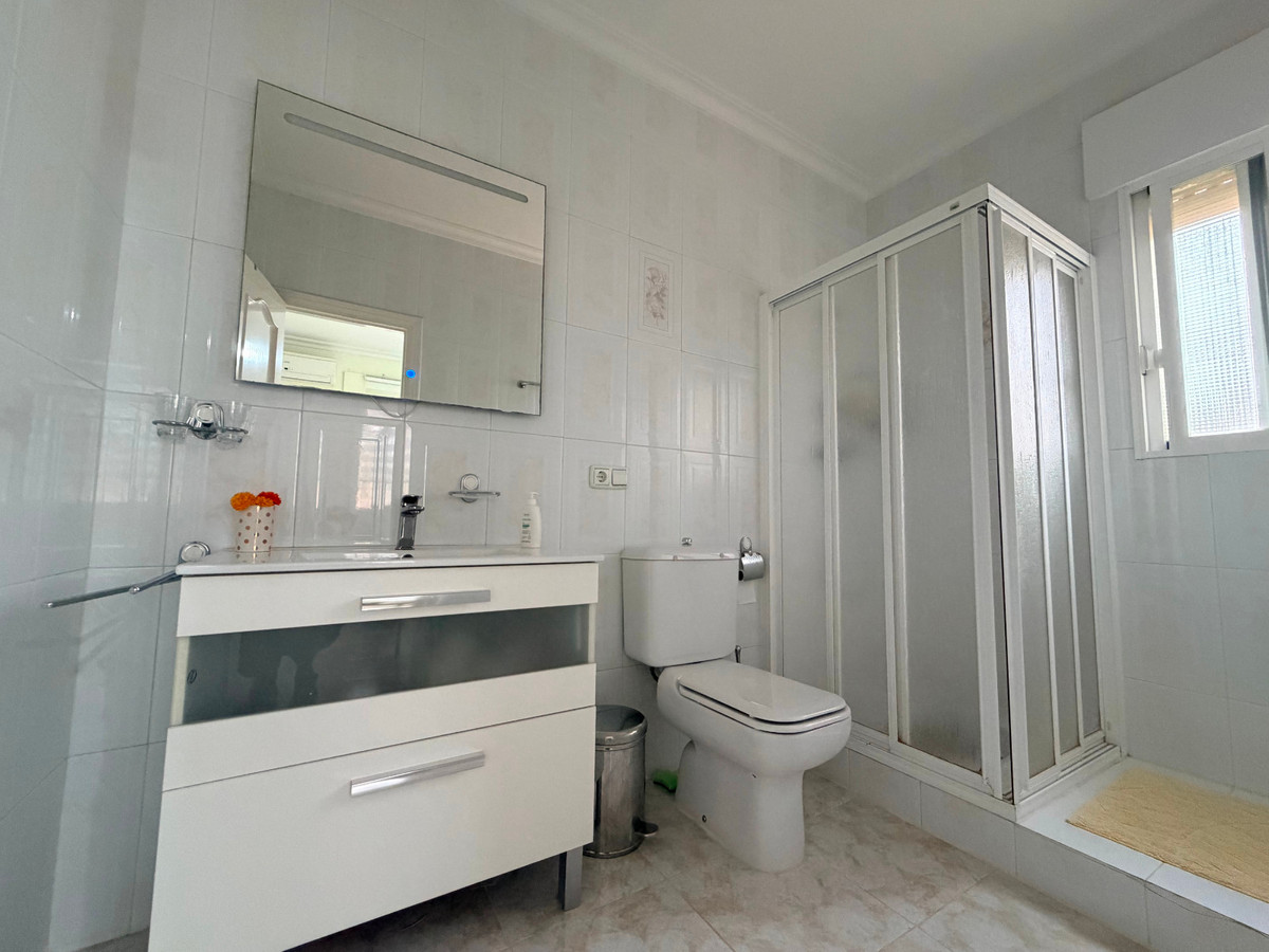 For sale - 5 Bedroom 3 Bathroom House - Detached Villa in Rojales - Ciudad Quesada  - Alicante