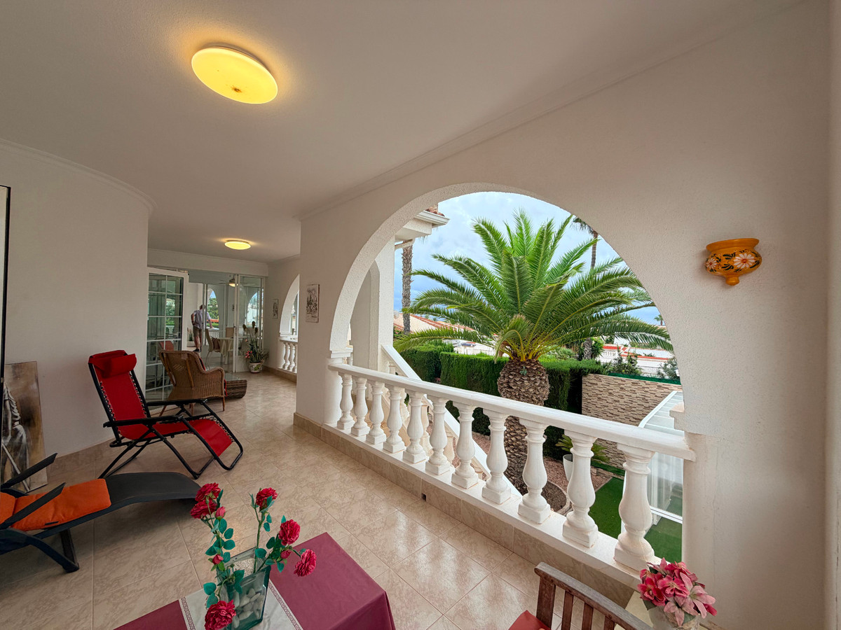 For sale - 5 Bedroom 3 Bathroom House - Detached Villa in Rojales - Ciudad Quesada  - Alicante