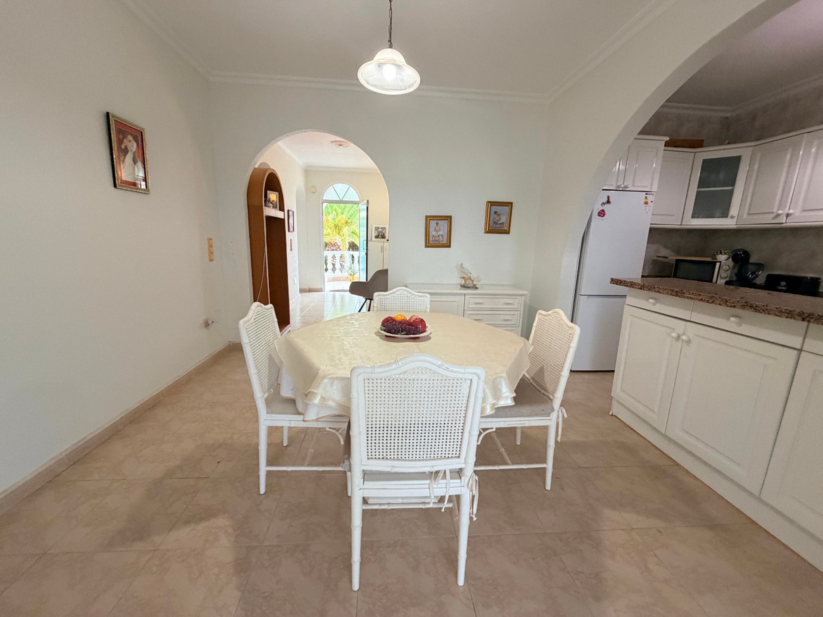 For sale - 5 Bedroom 3 Bathroom House - Detached Villa in Rojales - Ciudad Quesada  - Alicante