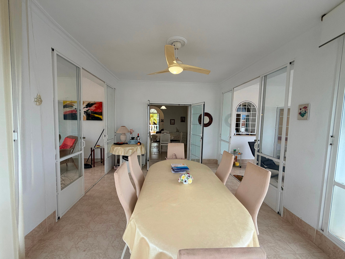 For sale - 5 Bedroom 3 Bathroom House - Detached Villa in Rojales - Ciudad Quesada  - Alicante