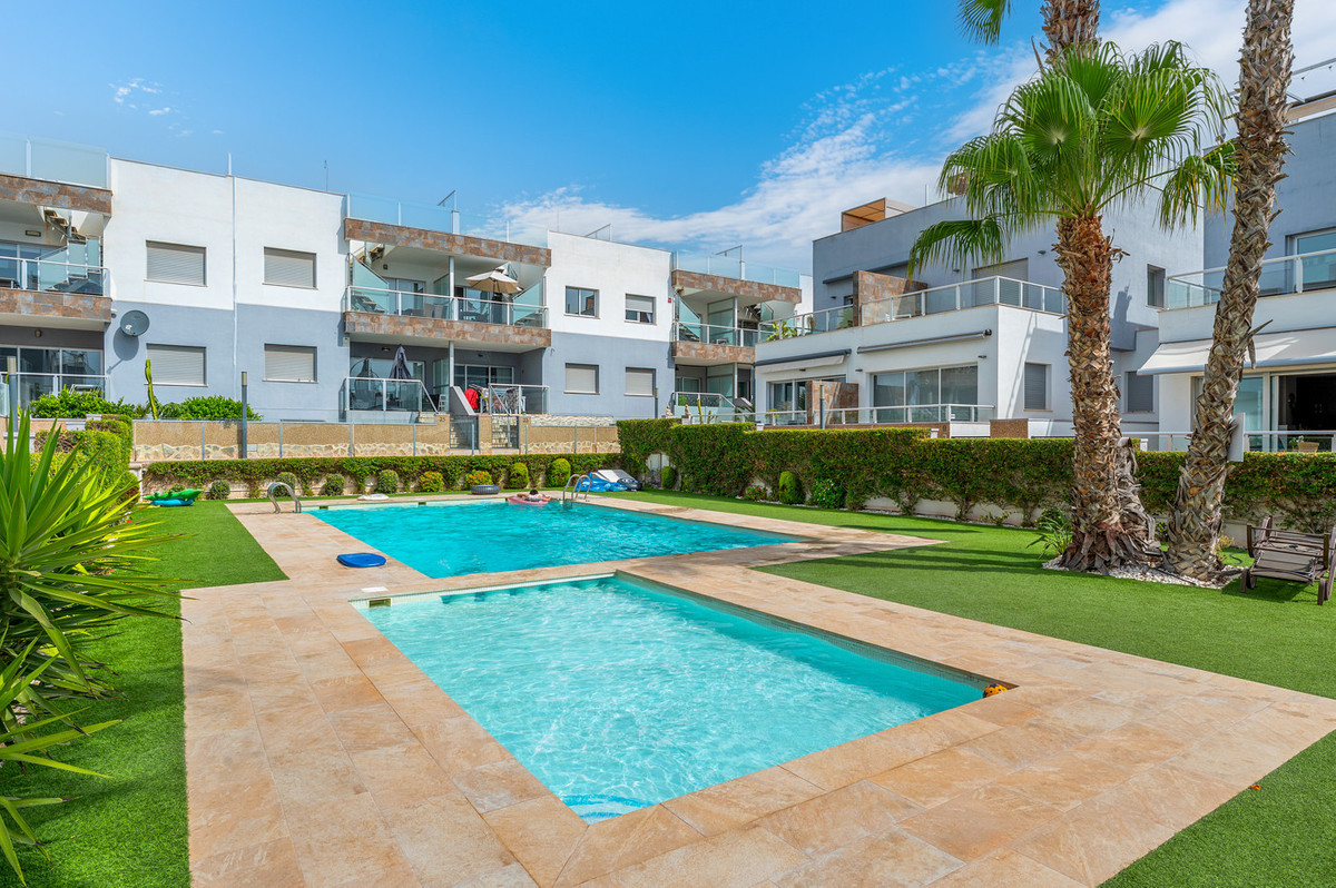 For sale - 2 Bedroom 2 Bathroom House - Bungalow in Orihuela - Punta Prima  - Alicante