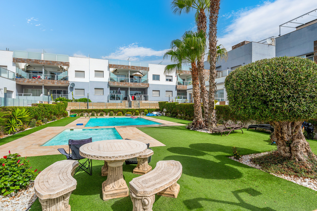 For sale - 2 Bedroom 2 Bathroom House - Bungalow in Orihuela - Punta Prima  - Alicante