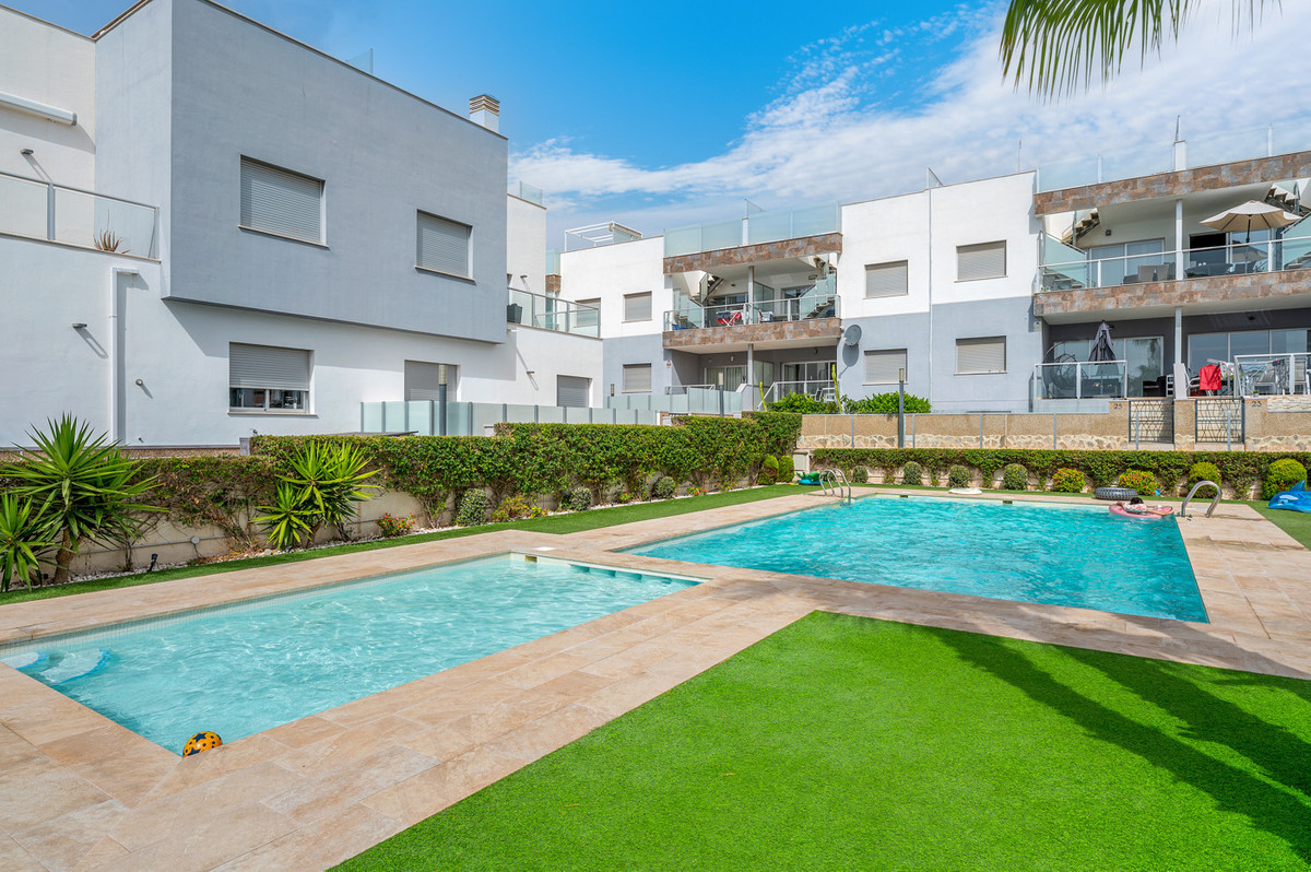 For sale - 2 Bedroom 2 Bathroom House - Bungalow in Orihuela - Punta Prima  - Alicante