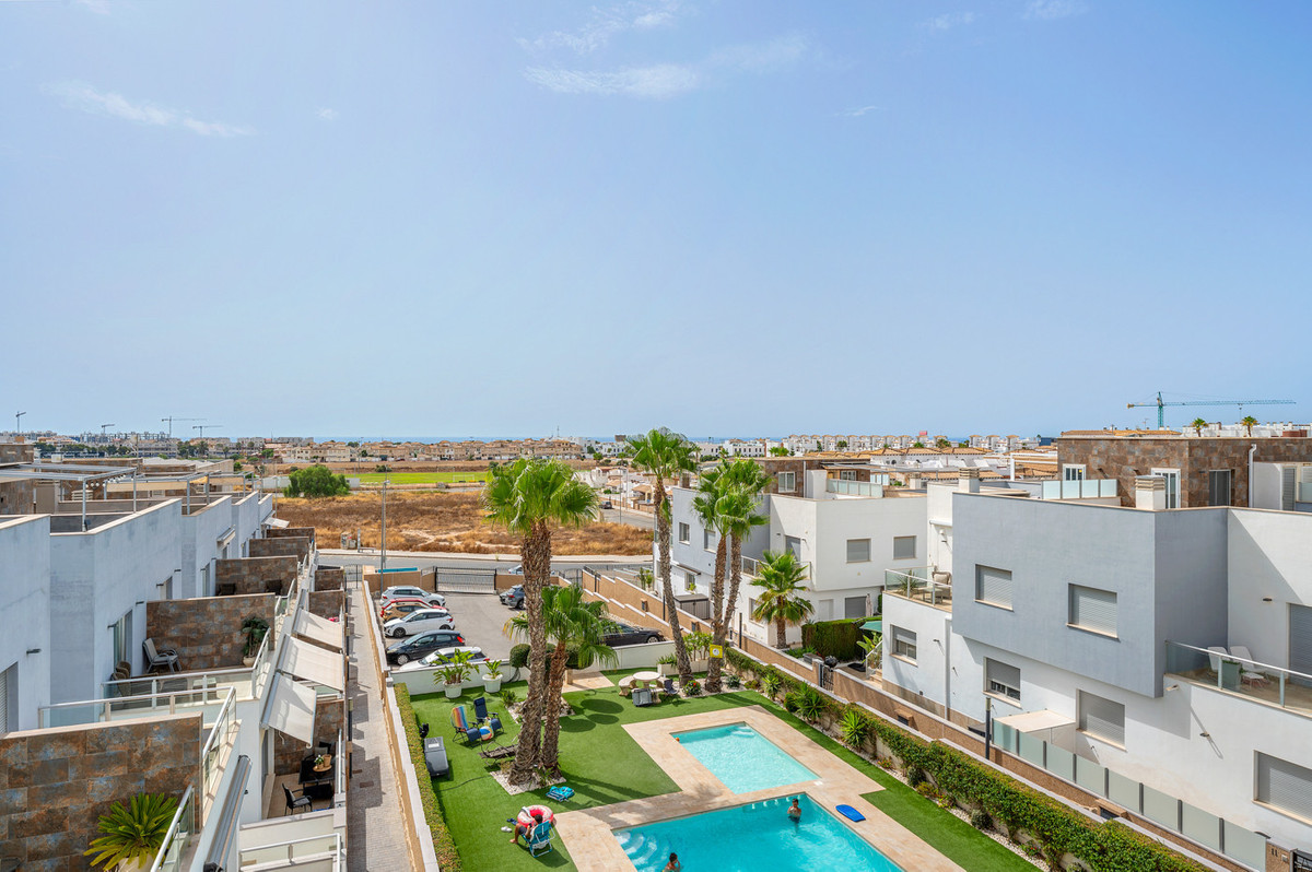 For sale - 2 Bedroom 2 Bathroom House - Bungalow in Orihuela - Punta Prima  - Alicante