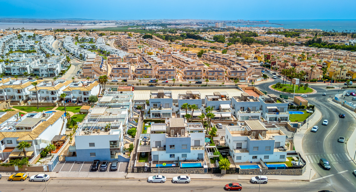 For sale - 2 Bedroom 2 Bathroom House - Bungalow in Orihuela - Punta Prima  - Alicante