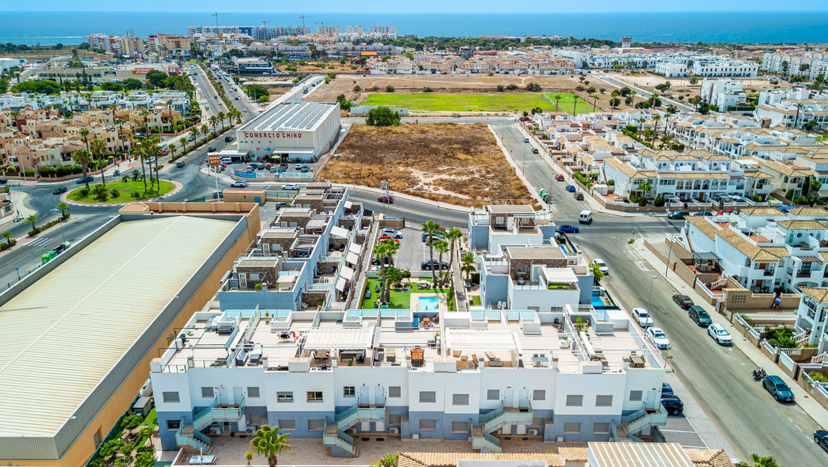 For sale - 2 Bedroom 2 Bathroom House - Bungalow in Orihuela - Punta Prima  - Alicante