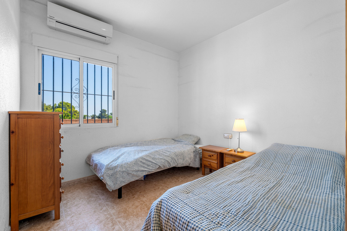 For sale - 3 Bedroom 2 Bathroom House - Bungalow in Orihuela - Lomas de Cabo Roig  - Alicante