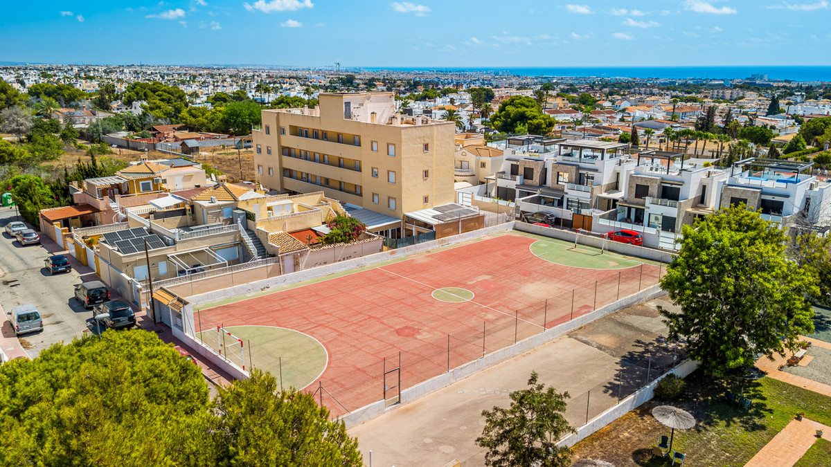 For sale - 3 Bedroom 2 Bathroom House - Bungalow in Orihuela - Lomas de Cabo Roig  - Alicante