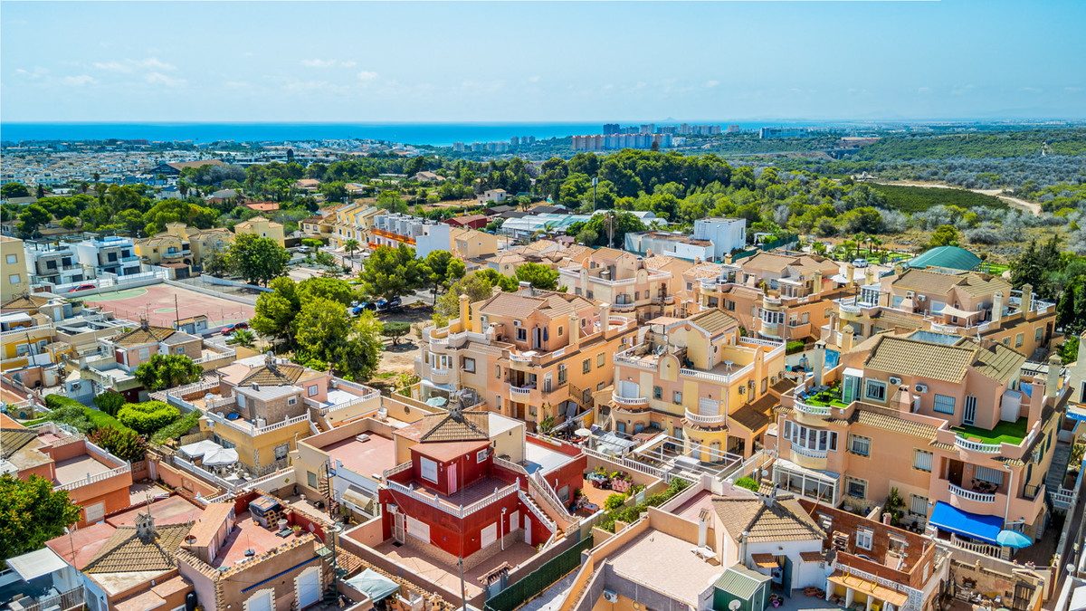 For sale - 3 Bedroom 2 Bathroom House - Bungalow in Orihuela - Lomas de Cabo Roig  - Alicante