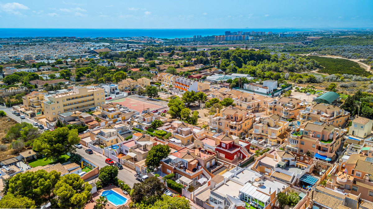 For sale - 3 Bedroom 2 Bathroom House - Bungalow in Orihuela - Lomas de Cabo Roig  - Alicante