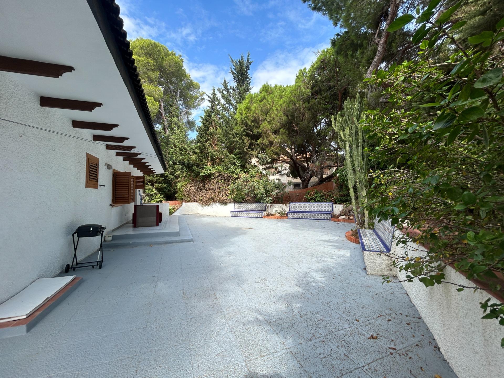 For sale - 7 Bedroom 3 Bathroom Villa in Orihuela Costa - Campoamor  - Alicante