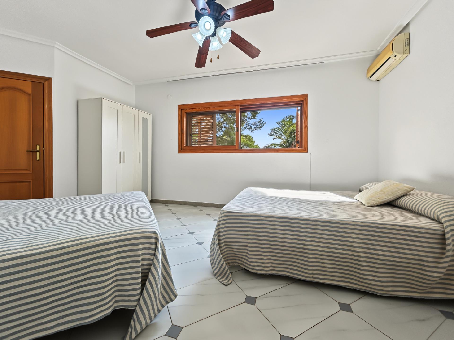 For sale - 7 Bedroom 3 Bathroom Villa in Orihuela Costa - Campoamor  - Alicante