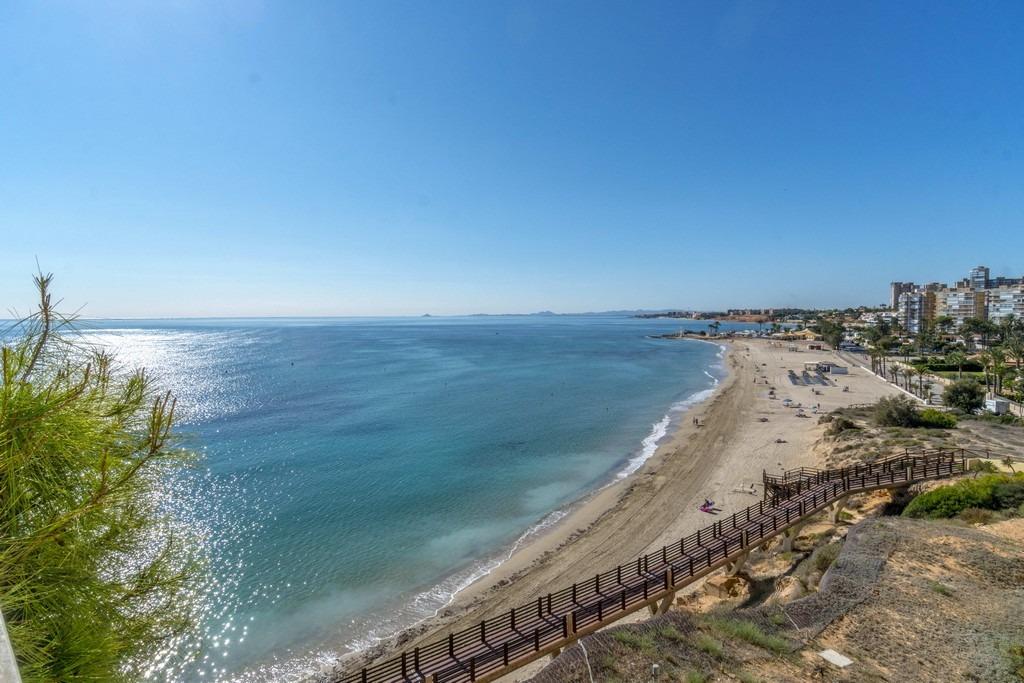 For sale - 7 Bedroom 3 Bathroom Villa in Orihuela Costa - Campoamor  - Alicante