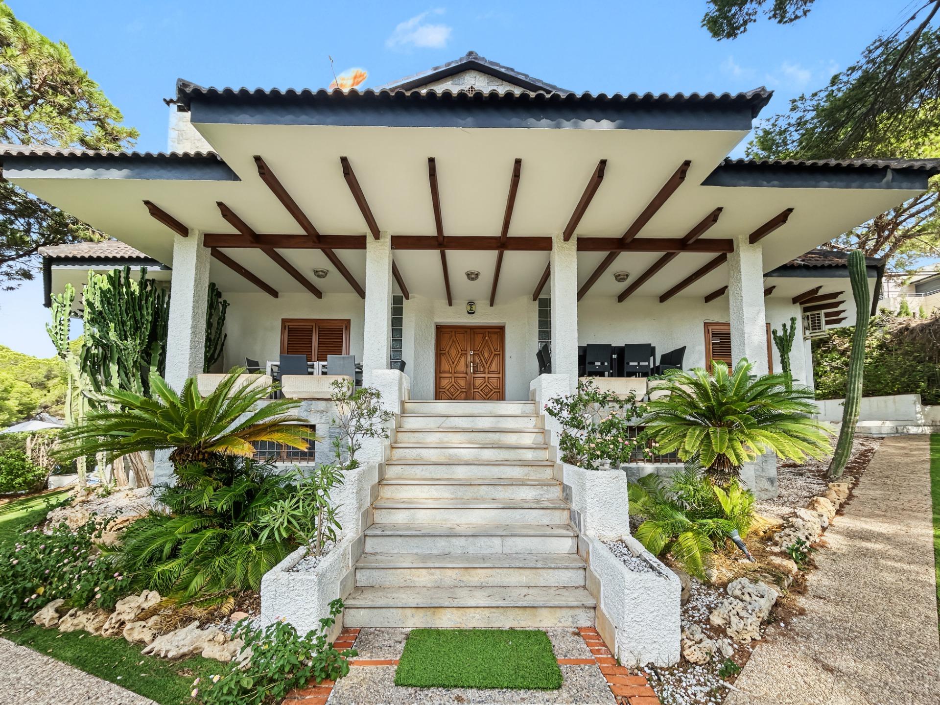 For sale - 7 Bedroom 3 Bathroom Villa in Orihuela Costa - Campoamor  - Alicante