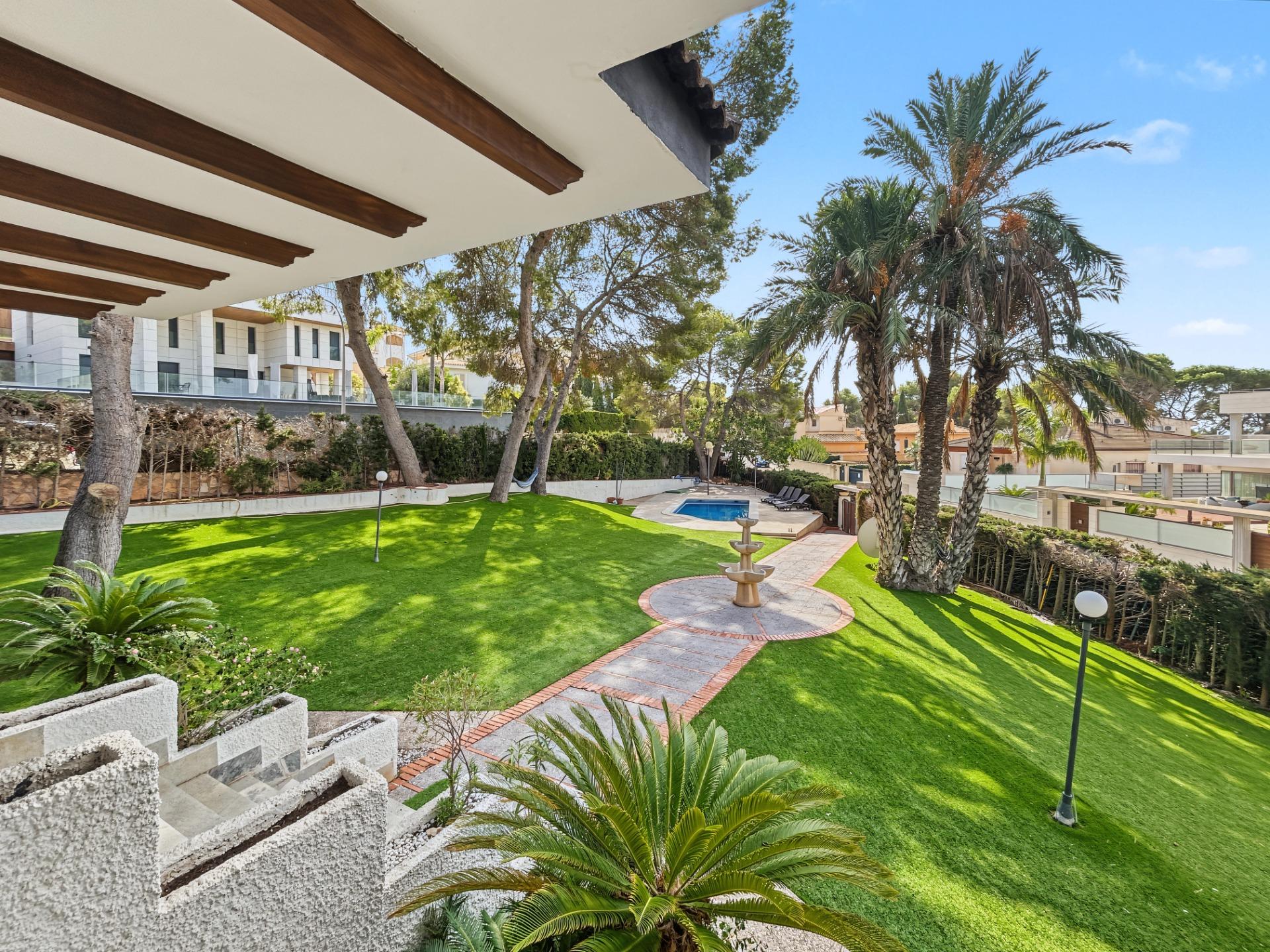 For sale - 7 Bedroom 3 Bathroom Villa in Orihuela Costa - Campoamor  - Alicante