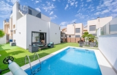 76-R5462224/81282, 5 Bedroom 3 Bathroom House - Detached Villa in Torrevieja