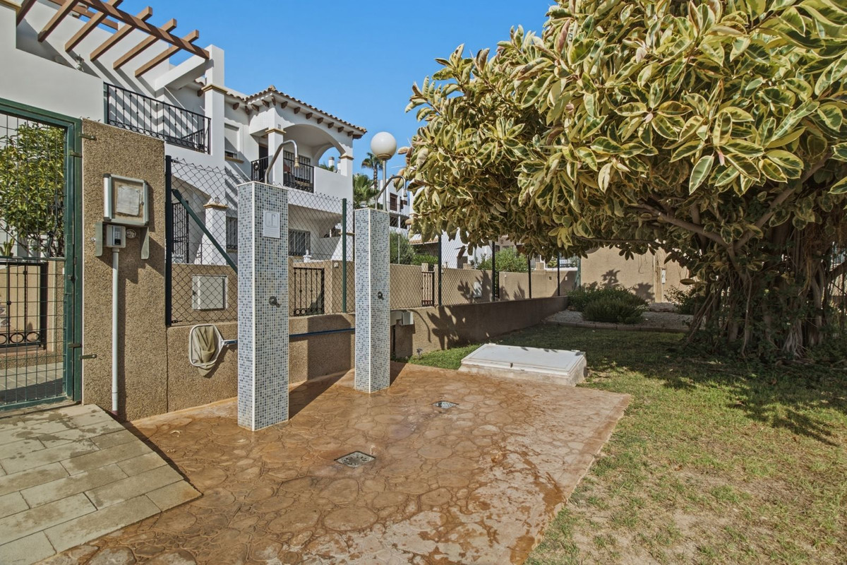 For sale - 2 Bedroom 1 Bathroom Apartment - Ground Floor Apartment in Orihuela - Punta Prima  - Alicante