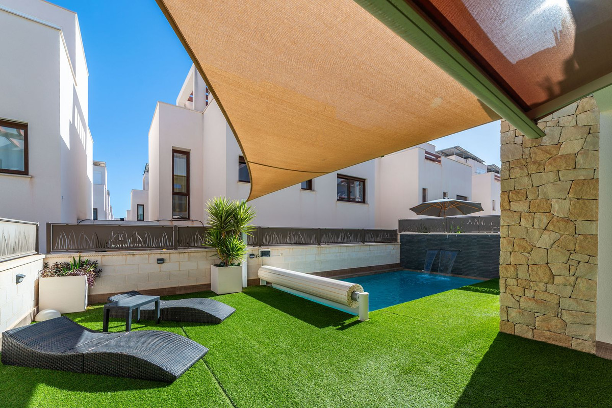 For sale - 3 Bedroom 3 Bathroom House - Detached Villa in Rojales - Rojales Centro  - Alicante