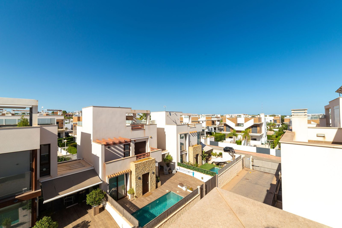 For sale - 3 Bedroom 3 Bathroom House - Detached Villa in Rojales - Rojales Centro  - Alicante