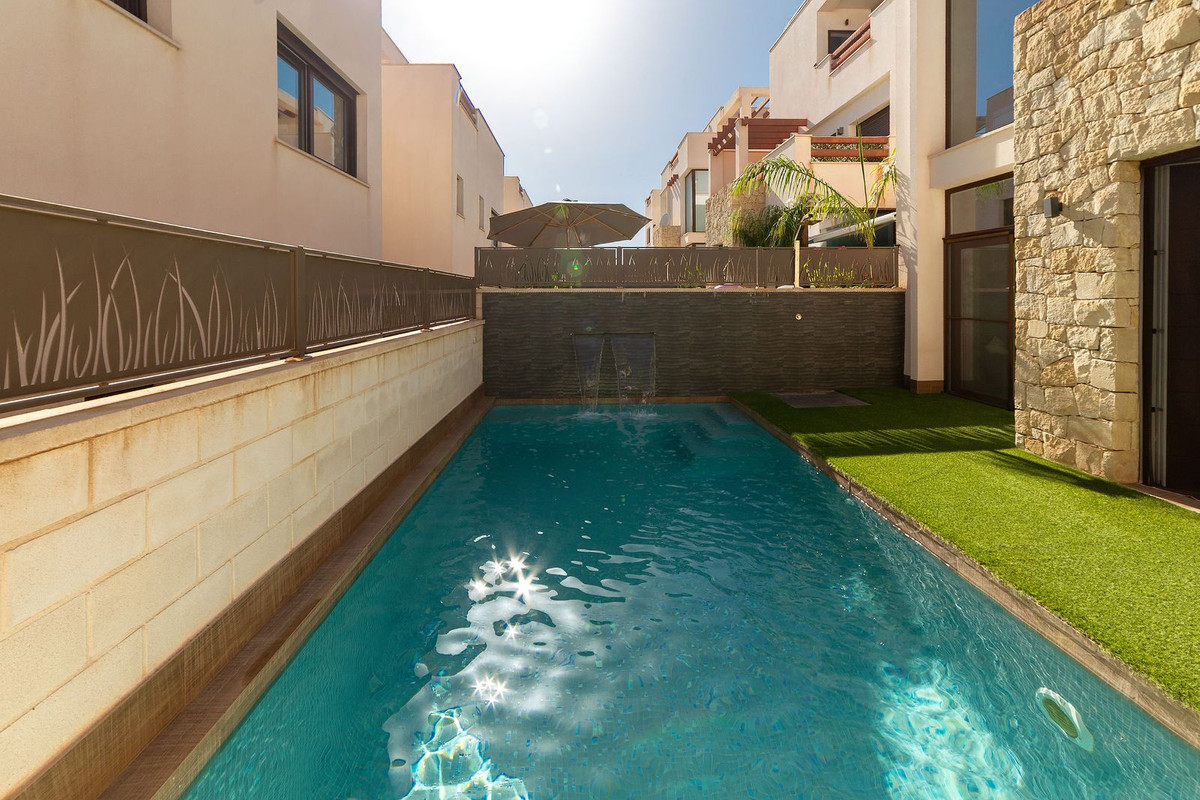 For sale - 3 Bedroom 3 Bathroom House - Detached Villa in Rojales - Rojales Centro  - Alicante