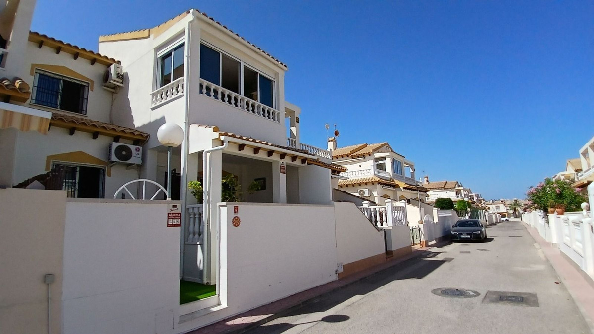 For sale - 3 Bedroom 2 Bathroom House - Semi-Detached House in Orihuela - Orihuela Costa  - Alicante