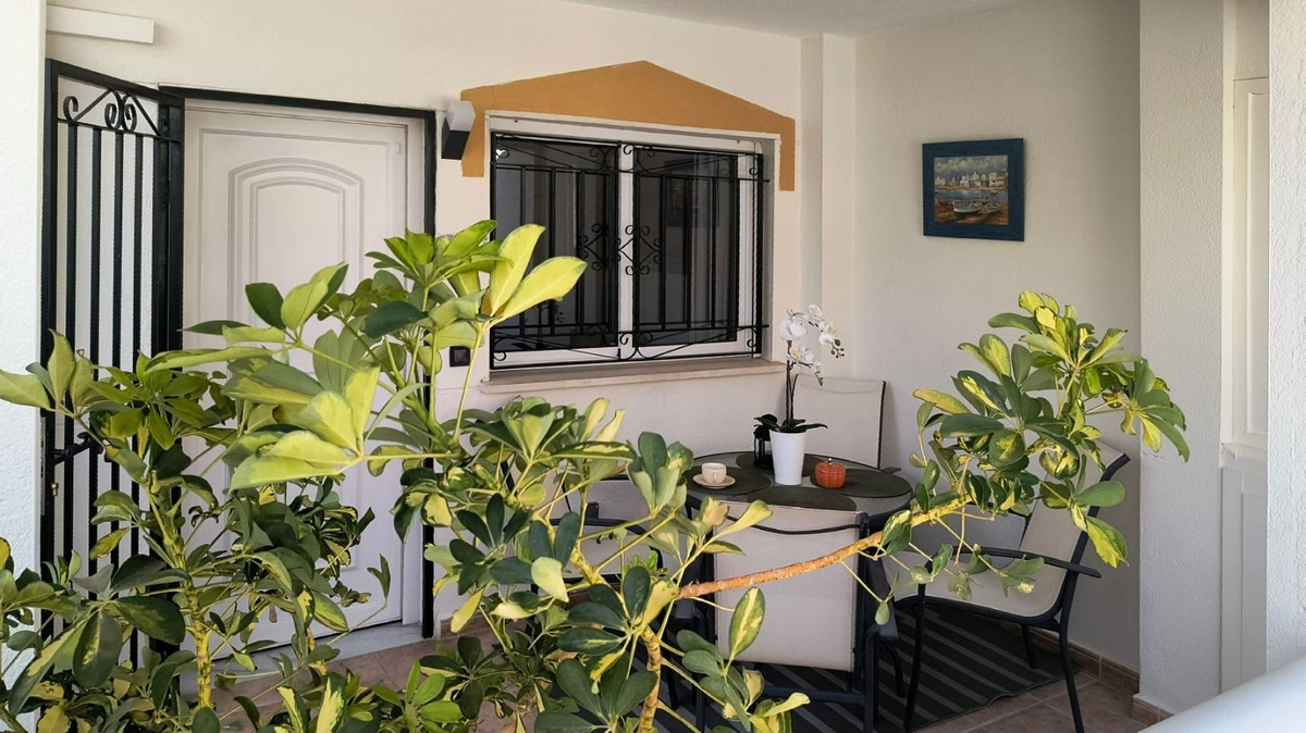 For sale - 3 Bedroom 2 Bathroom House - Semi-Detached House in Orihuela - Orihuela Costa  - Alicante