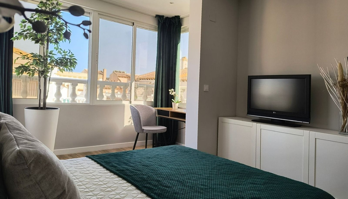 For sale - 3 Bedroom 2 Bathroom House - Semi-Detached House in Orihuela - Orihuela Costa  - Alicante