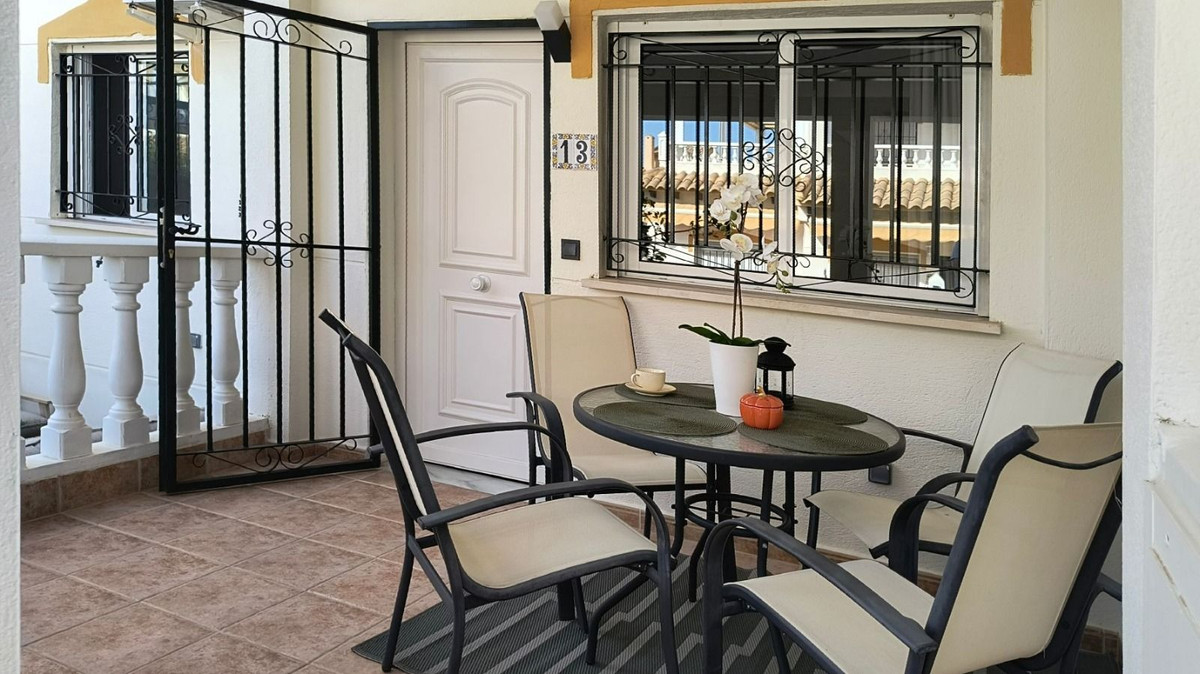 For sale - 3 Bedroom 2 Bathroom House - Semi-Detached House in Orihuela - Orihuela Costa  - Alicante