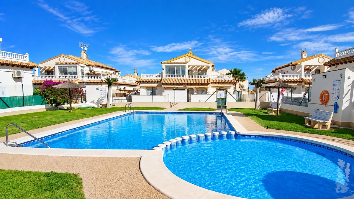 For sale - 3 Bedroom 2 Bathroom House - Semi-Detached House in Orihuela - Orihuela Costa  - Alicante