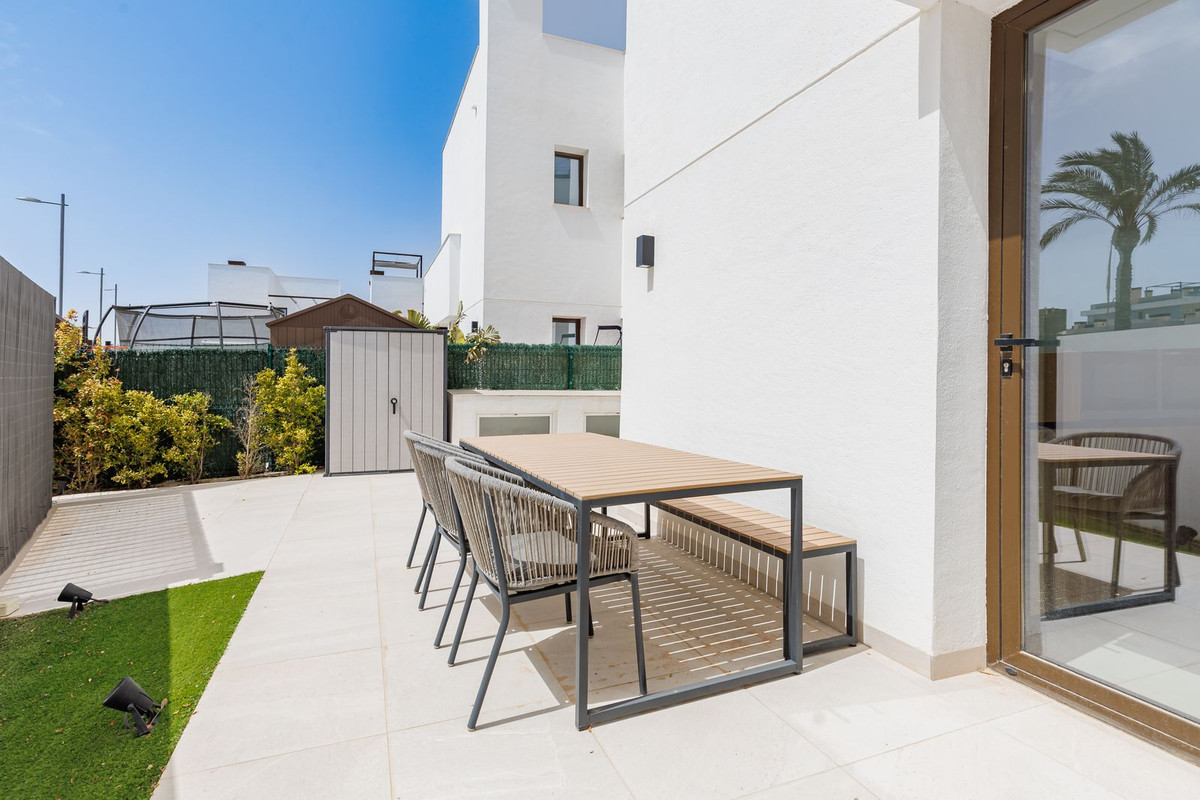 For sale - 3 Bedroom 3 Bathroom House - Detached Villa in Torre-Pacheco - Santa Rosalia Lake and Life Resort  - Murcia
