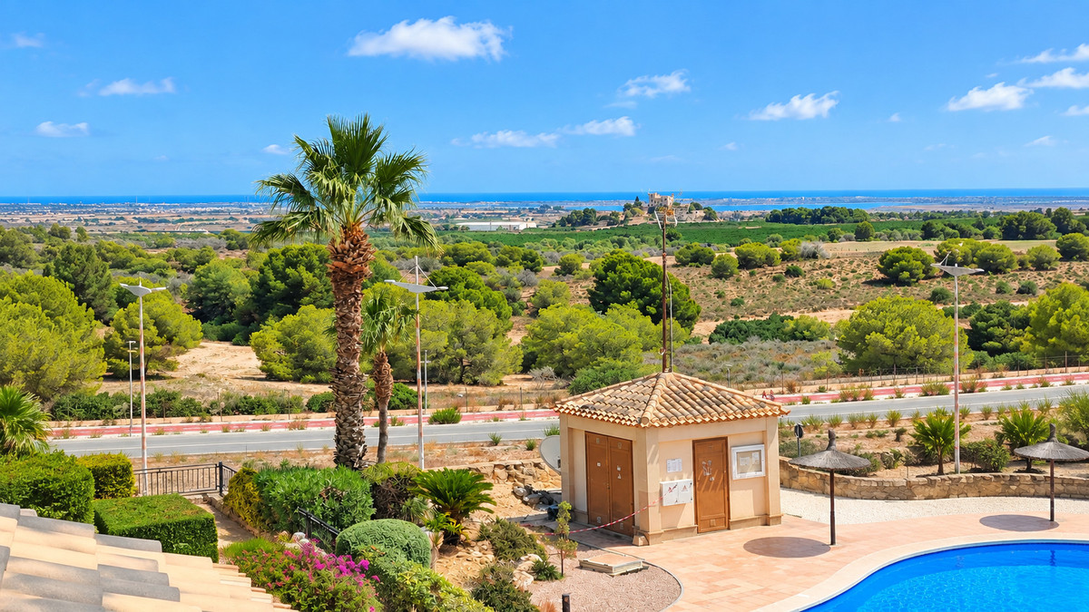 For sale - 2 Bedroom 2 Bathroom Apartment - Top Floor Apartment in Algorfa - La Finca Golf  - Alicante