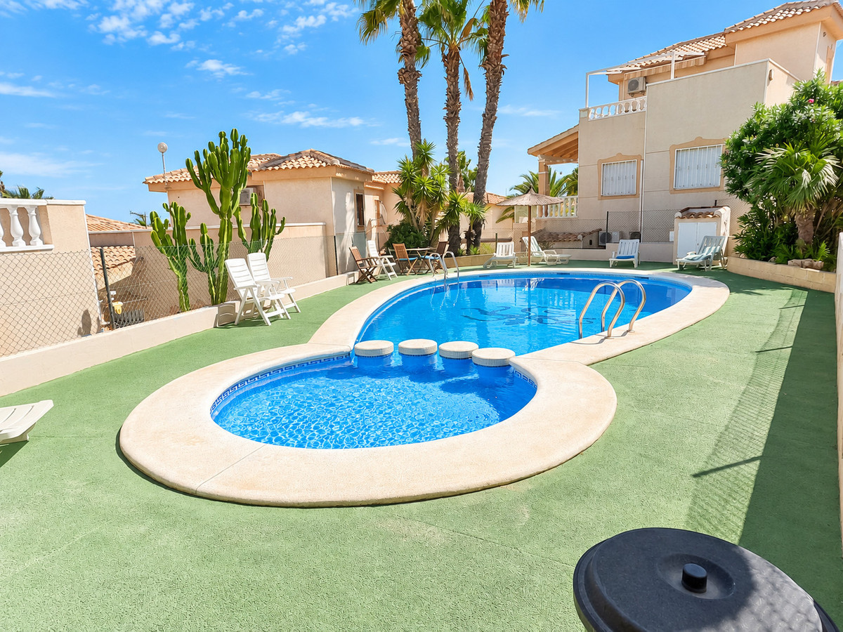 For sale - 3 Bedroom 2 Bathroom House - Detached Villa in Rojales - Ciudad Quesada  - Alicante