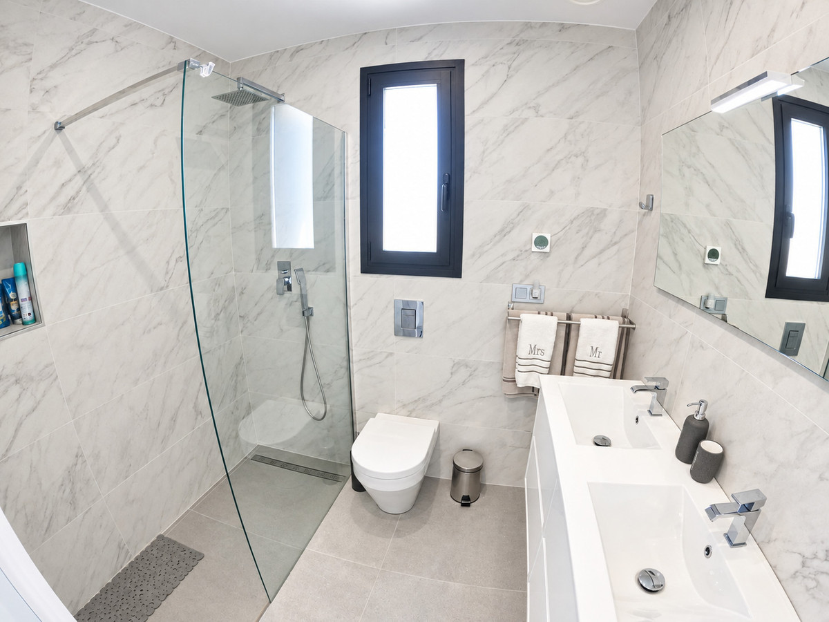 For sale - 4 Bedroom 3 Bathroom House - Detached Villa in Algorfa - La Finca Golf  - Alicante