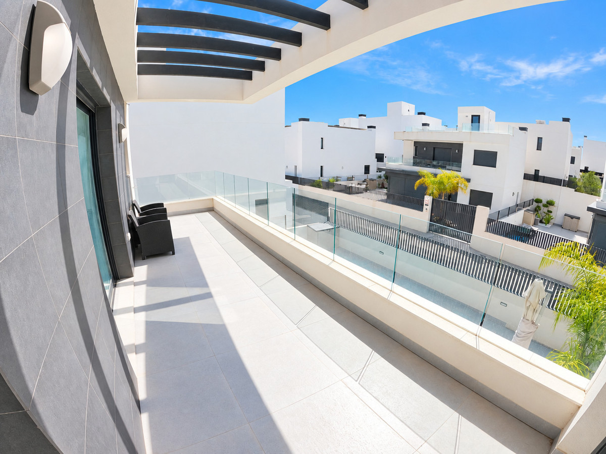 For sale - 4 Bedroom 3 Bathroom House - Detached Villa in Algorfa - La Finca Golf  - Alicante