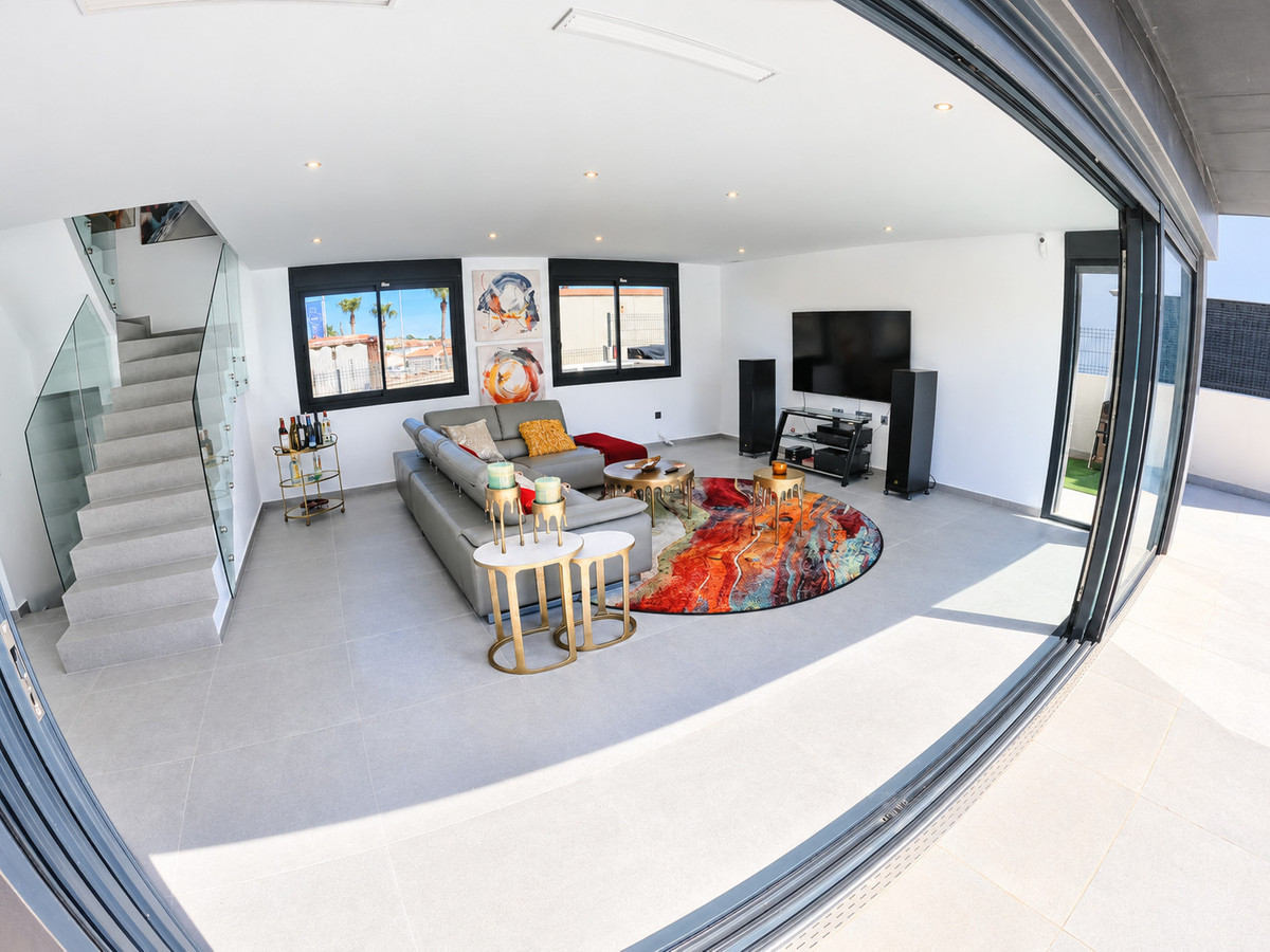 For sale - 4 Bedroom 3 Bathroom House - Detached Villa in Algorfa - La Finca Golf  - Alicante