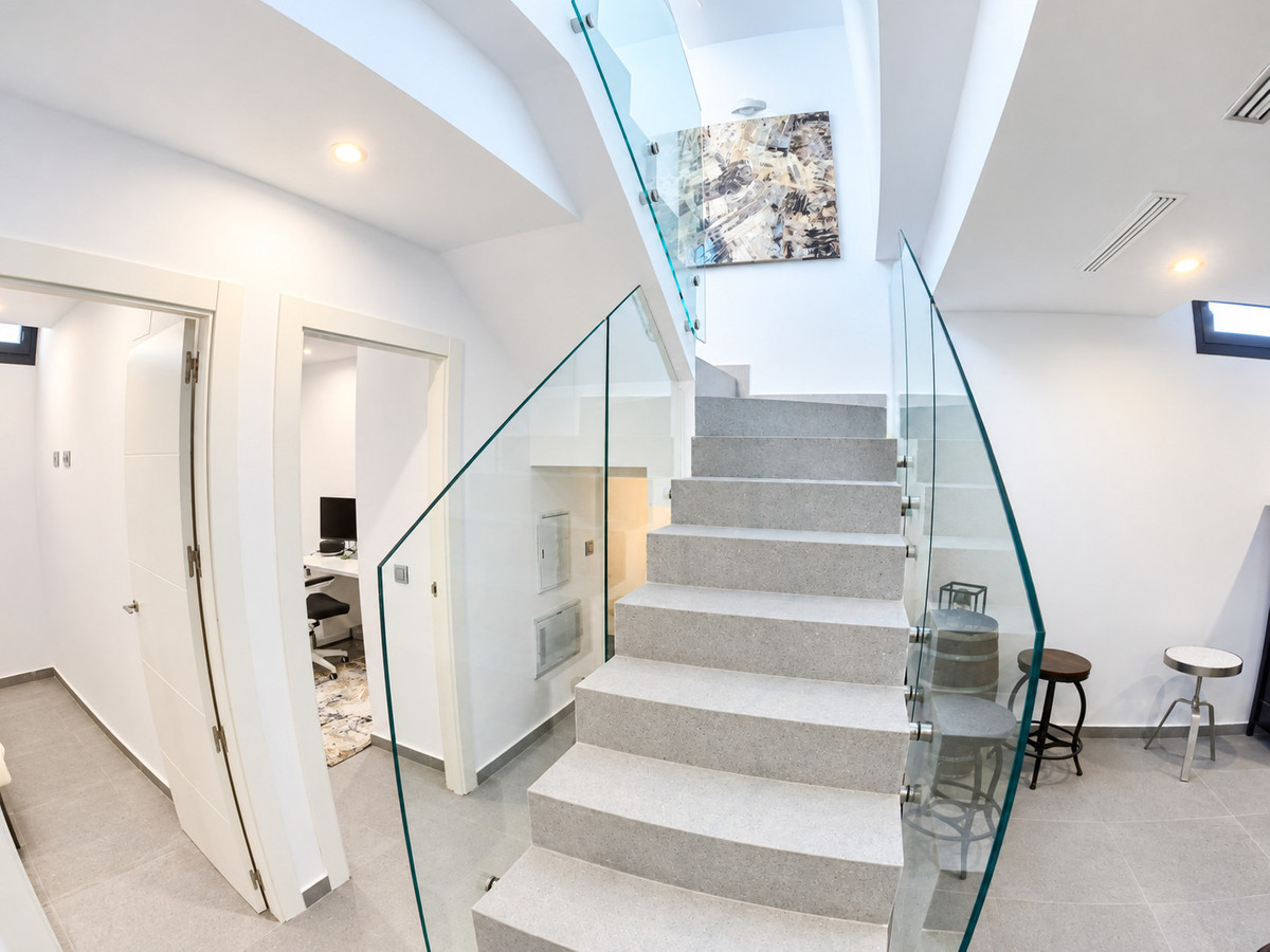 For sale - 4 Bedroom 3 Bathroom House - Detached Villa in Algorfa - La Finca Golf  - Alicante
