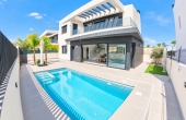 76-R5494546/81296, 4 Bedroom 3 Bathroom House - Detached Villa in Algorfa