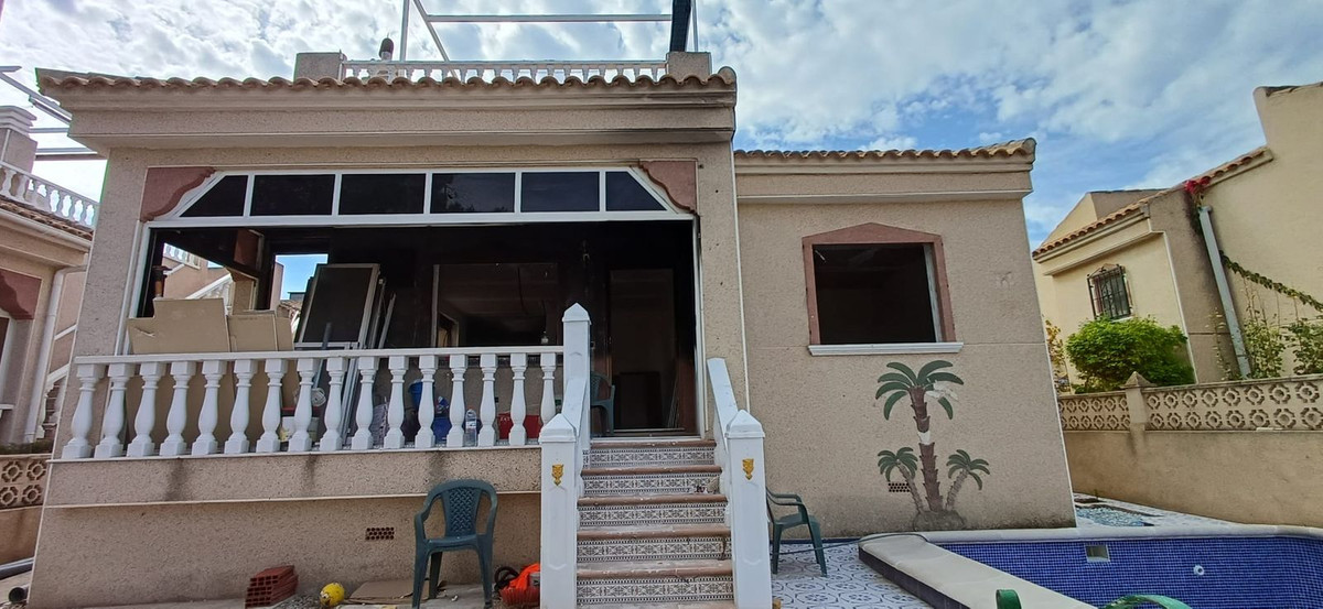 For sale - 3 Bedroom 1 Bathroom House - Detached Villa in Algorfa - Algorfa Centro  - Alicante