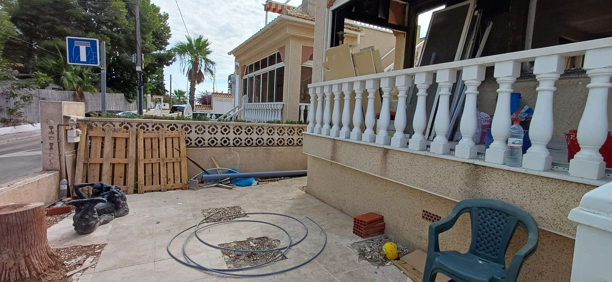 For sale - 3 Bedroom 1 Bathroom House - Detached Villa in Algorfa - Algorfa Centro  - Alicante