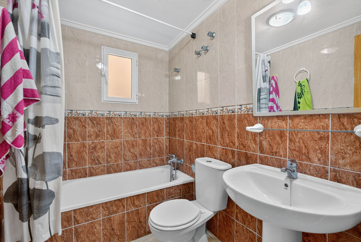 For sale - 2 Bedroom 1 Bathroom Apartment - Middle Floor Apartment in Torrevieja - Torrevieja Centro  - Alicante