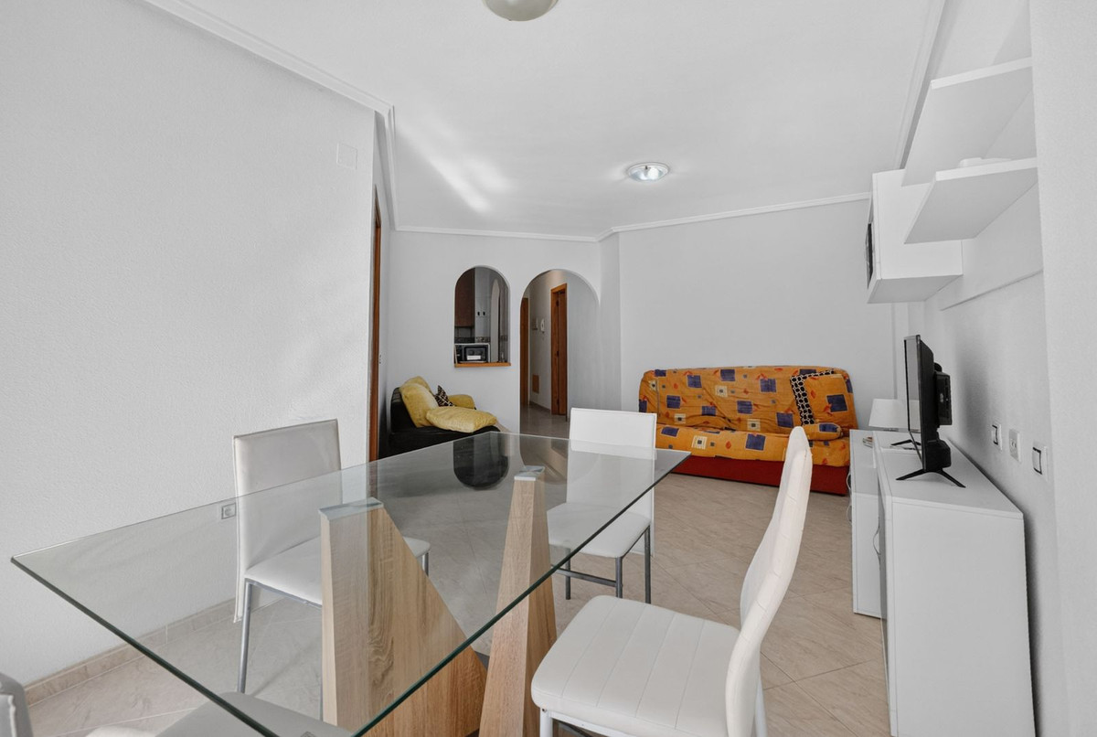 For sale - 2 Bedroom 1 Bathroom Apartment - Middle Floor Apartment in Torrevieja - Torrevieja Centro  - Alicante